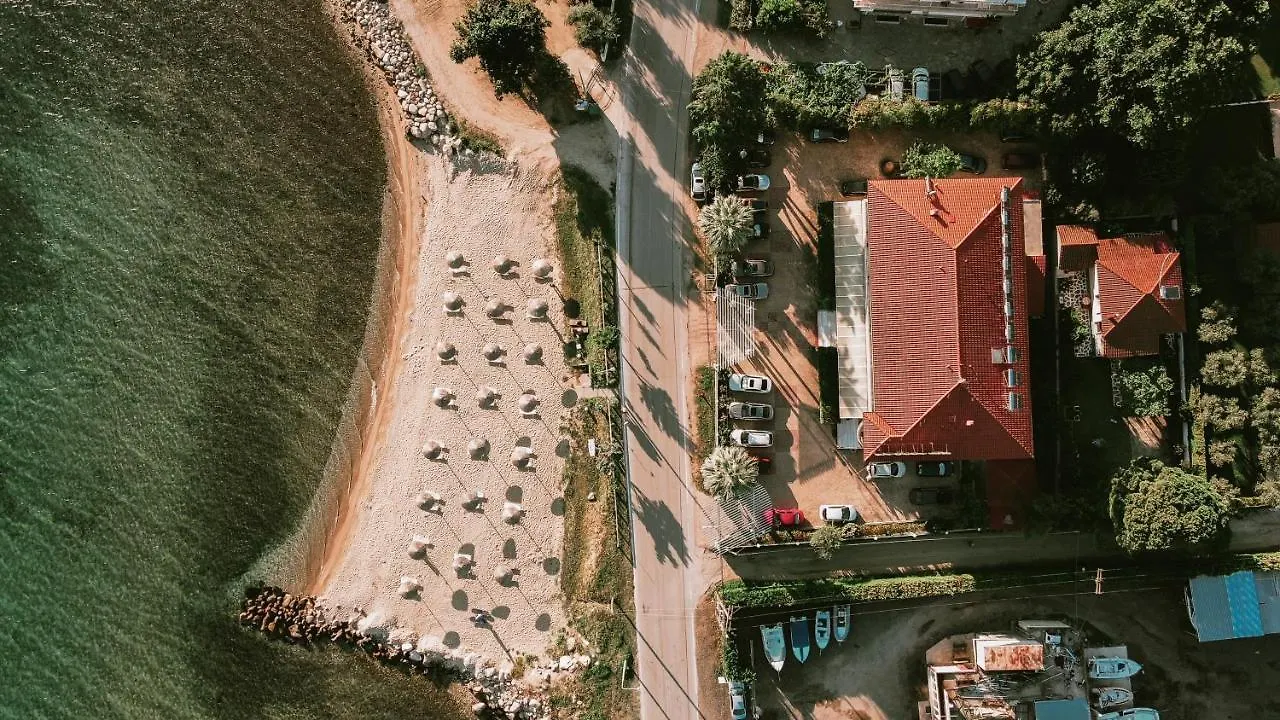 Calma Beach Hotel ستافروس