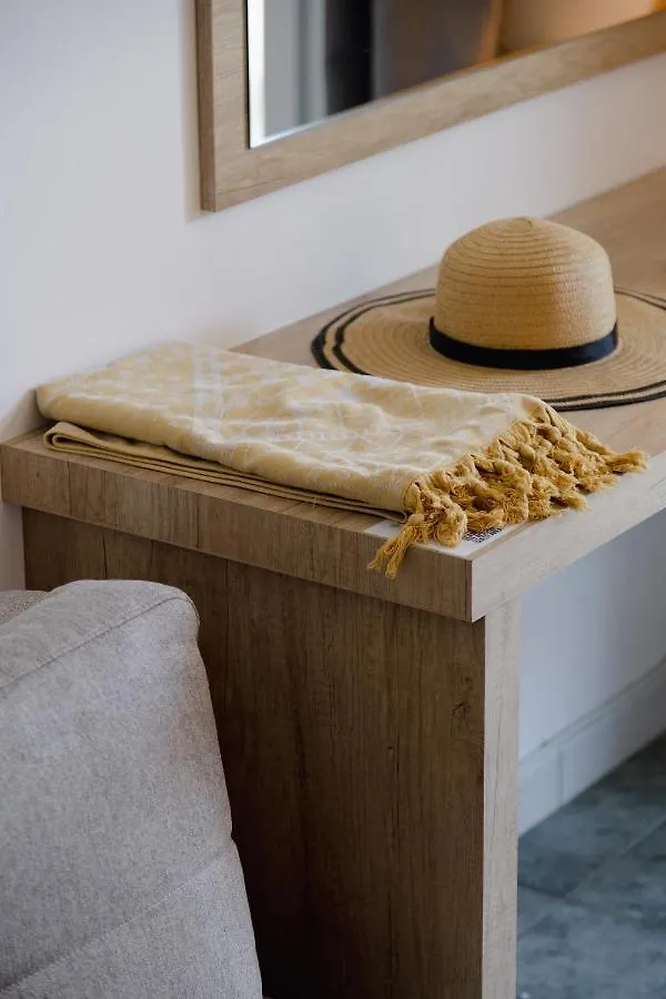 Calma Beach Hotel ستافروس