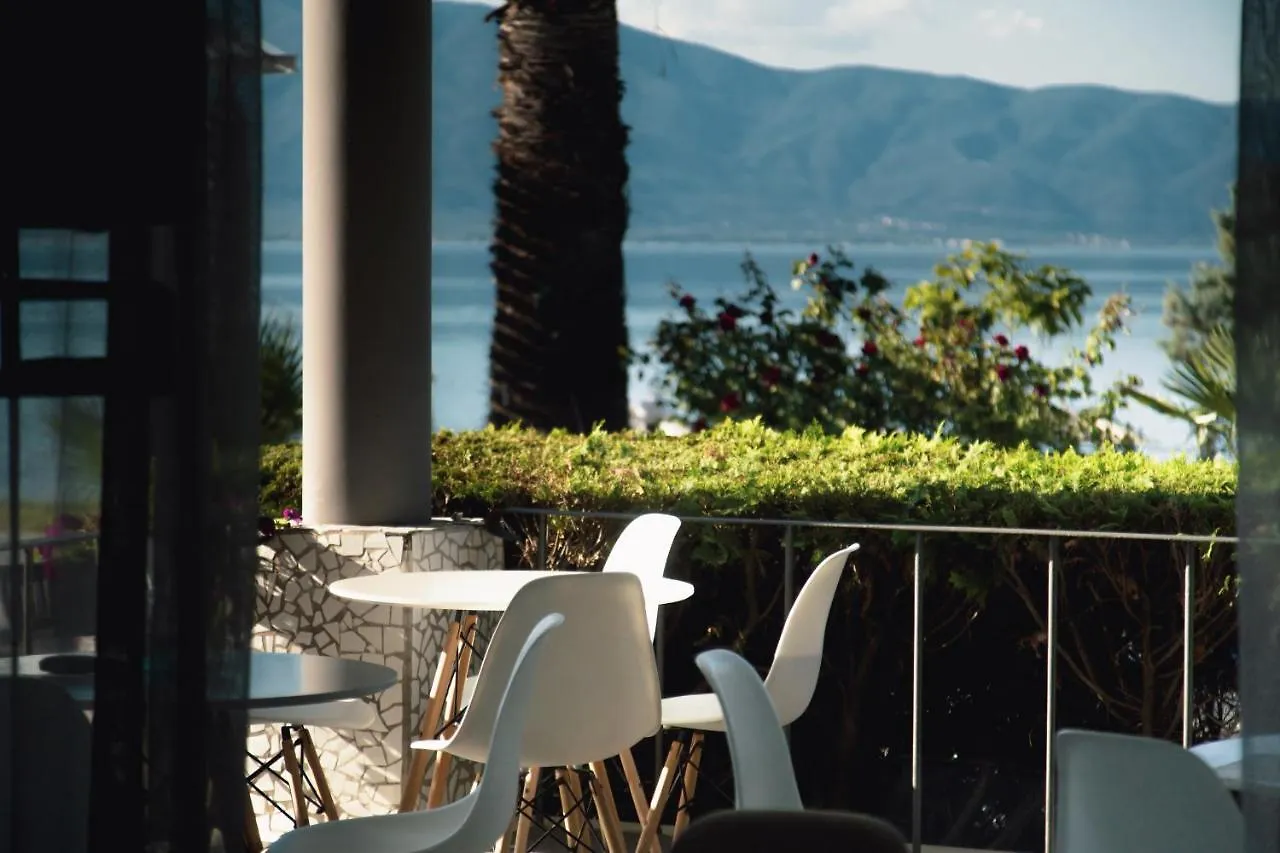 Calma Beach Hotel ستافروس