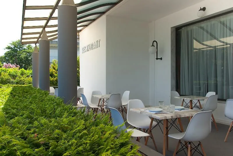 Calma Beach Hotel ستافروس
